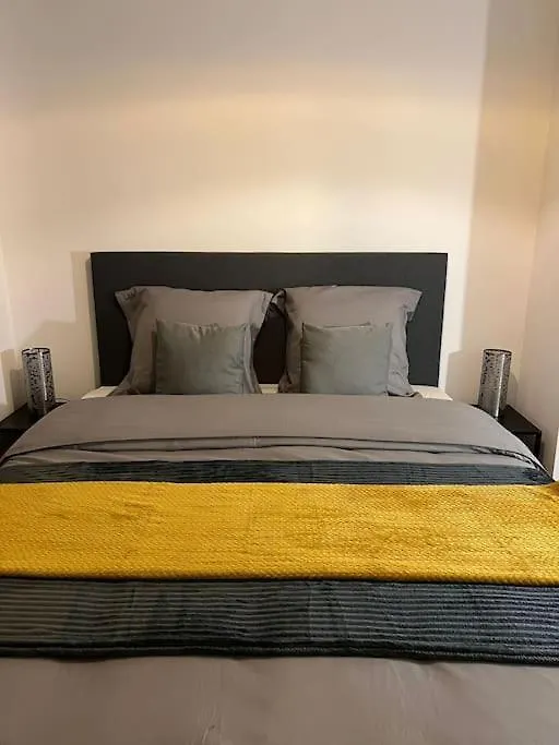 P&R 2, 2 Bedroom, Close To Center, Plainpalais Geneva Apartment